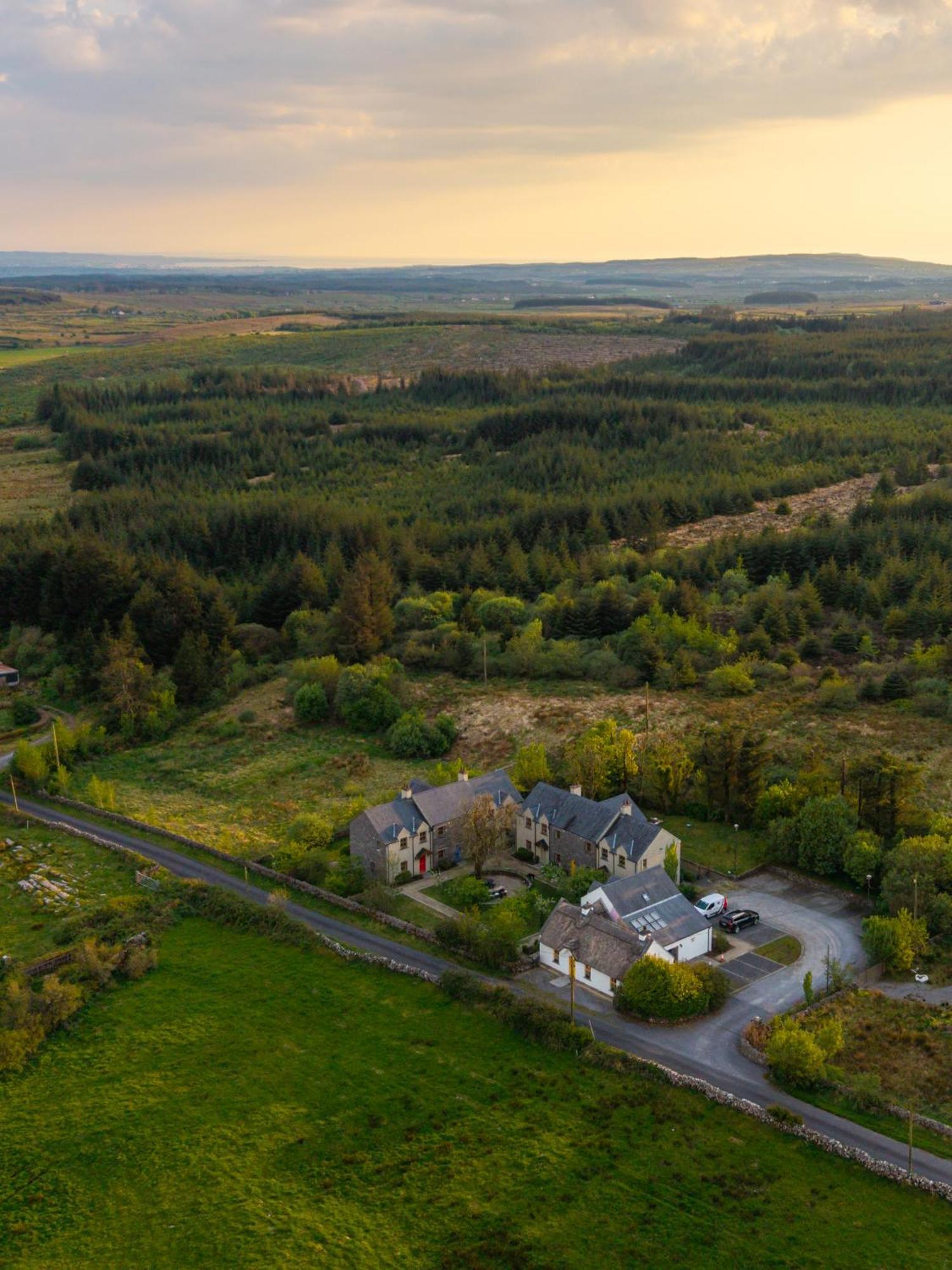Burren Court Lodge Ballyvaughan Exterior foto